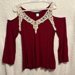 Womens Lg cold shoulder top